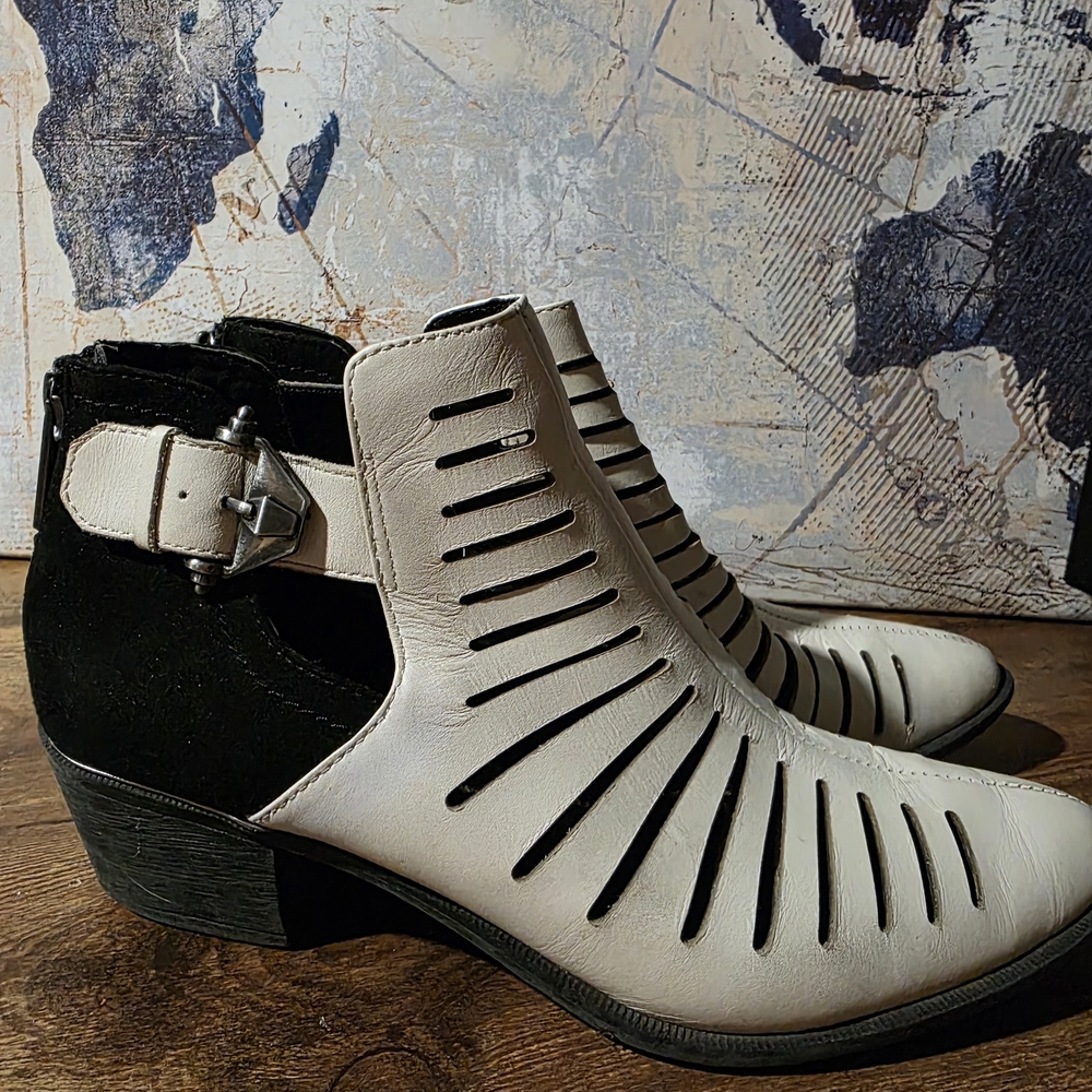 Circus by Sam Edelman Hayden Cut Out Women's Black and White Ankle Boots